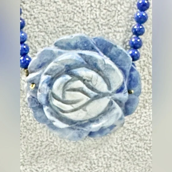 Vintage Carved Rose Sodalite Blue Pendant Lapis Lazuli Beaded Necklace - Picture 2 of 4